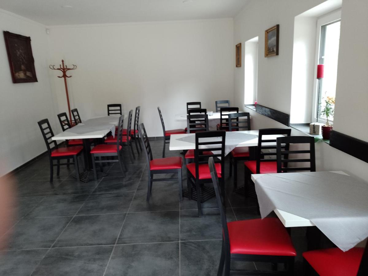 Penzion Litohlavy 17 - Na Samote U Lesa Králŭv Dvŭr Buitenkant foto